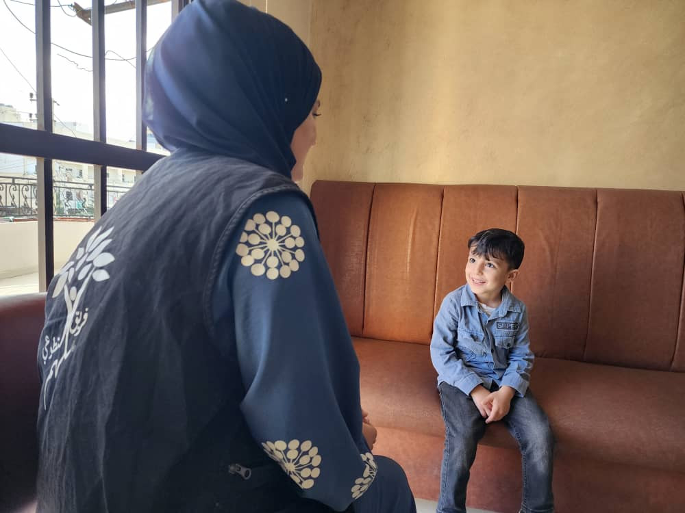 الطفل قاسم بحاجة عملية لإزالة الناميات بشكل مستعجل.. لمعاناته مع ازدياد حجمها