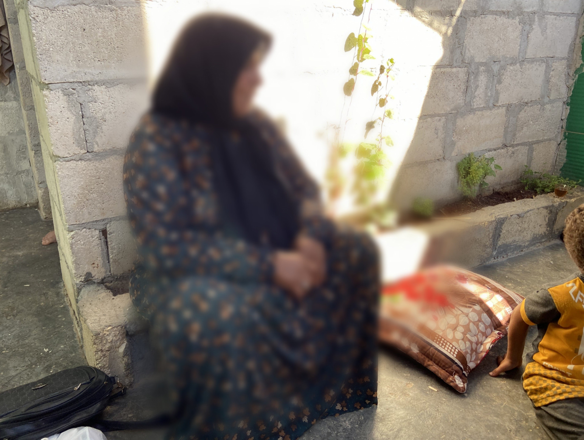 أرملة مريضة في خيمة بحاجة للمساعدة