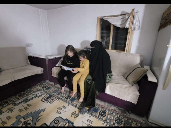 أسرةٌ مُثقلة بالديون والمعاناة !