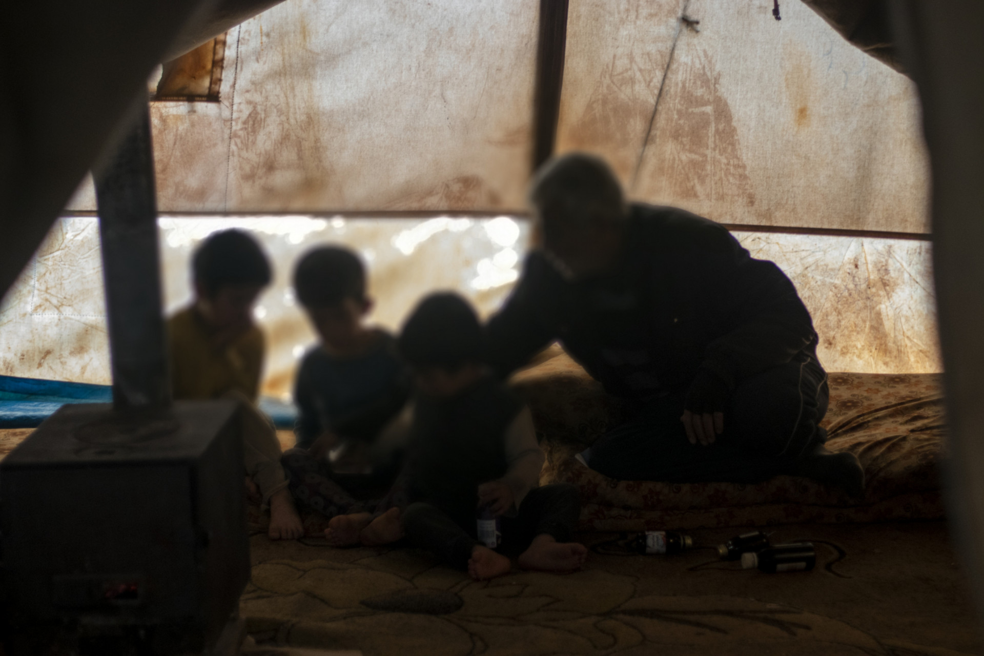 A family lives in a tent and has three children who suffer from mental atrophy and need medication and need your help.