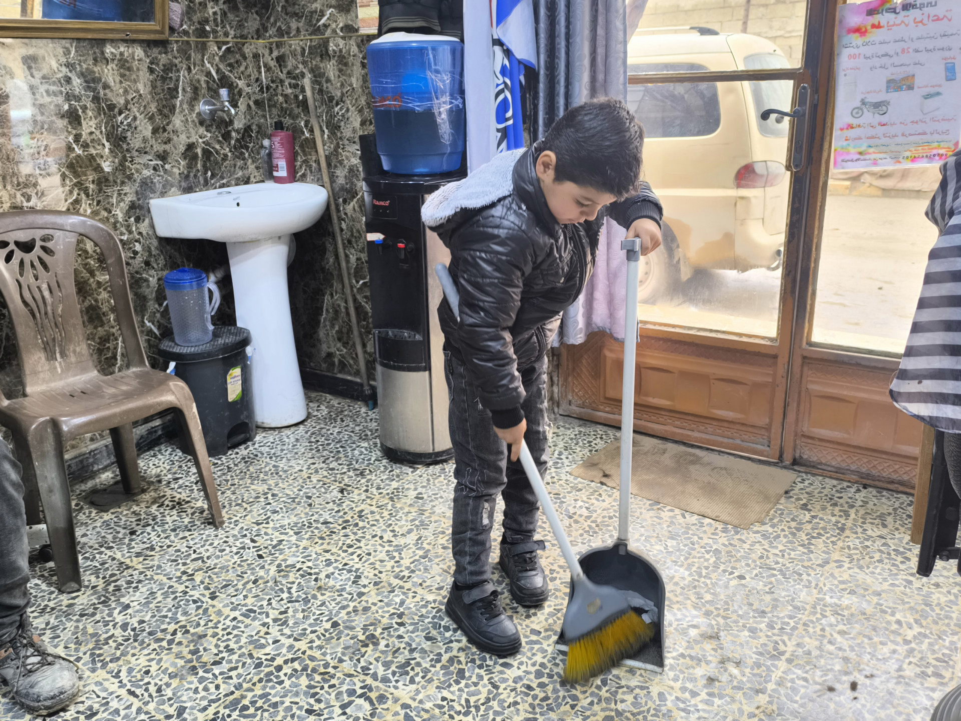 فاروق فقد أبيه في سبيل إنقاذ الأرواح… ولا يزال يحلم بالمدرسة