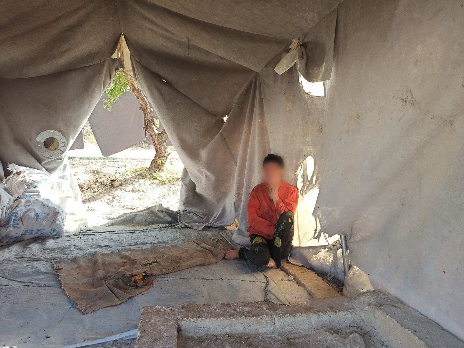 Shamsa lives in a damaged tent in a terrible living conditions and requires your assistance.