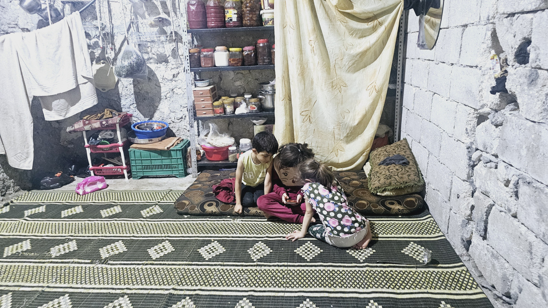 In a small room the worries of Manal's family hide!
