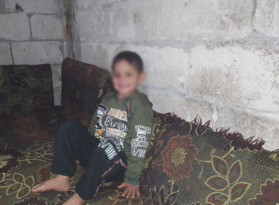 طفل يعاني من ارتفاع درجة حرارة بحاجة عملية