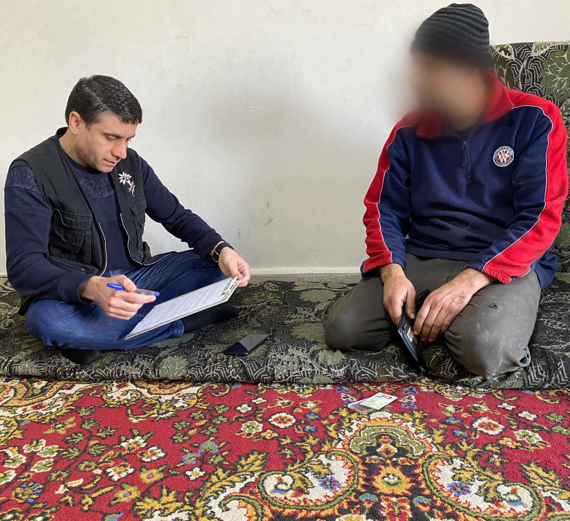 حتى مع عمله وعمل اطفاله اصبح الحمل ثقيلاً عليهم