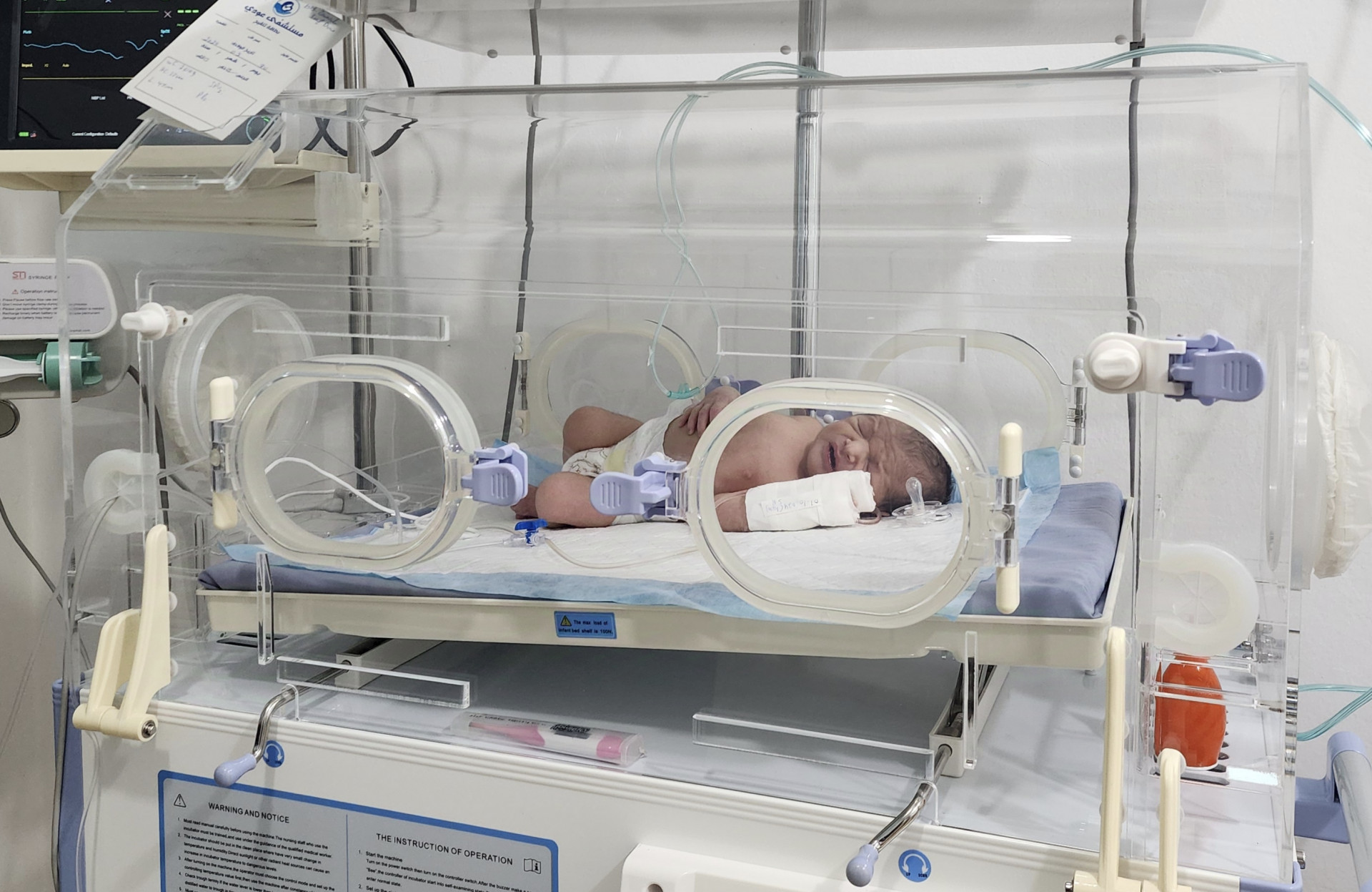 Our little Amjad is waiting for your support to enter the incubator and receive his treatment.