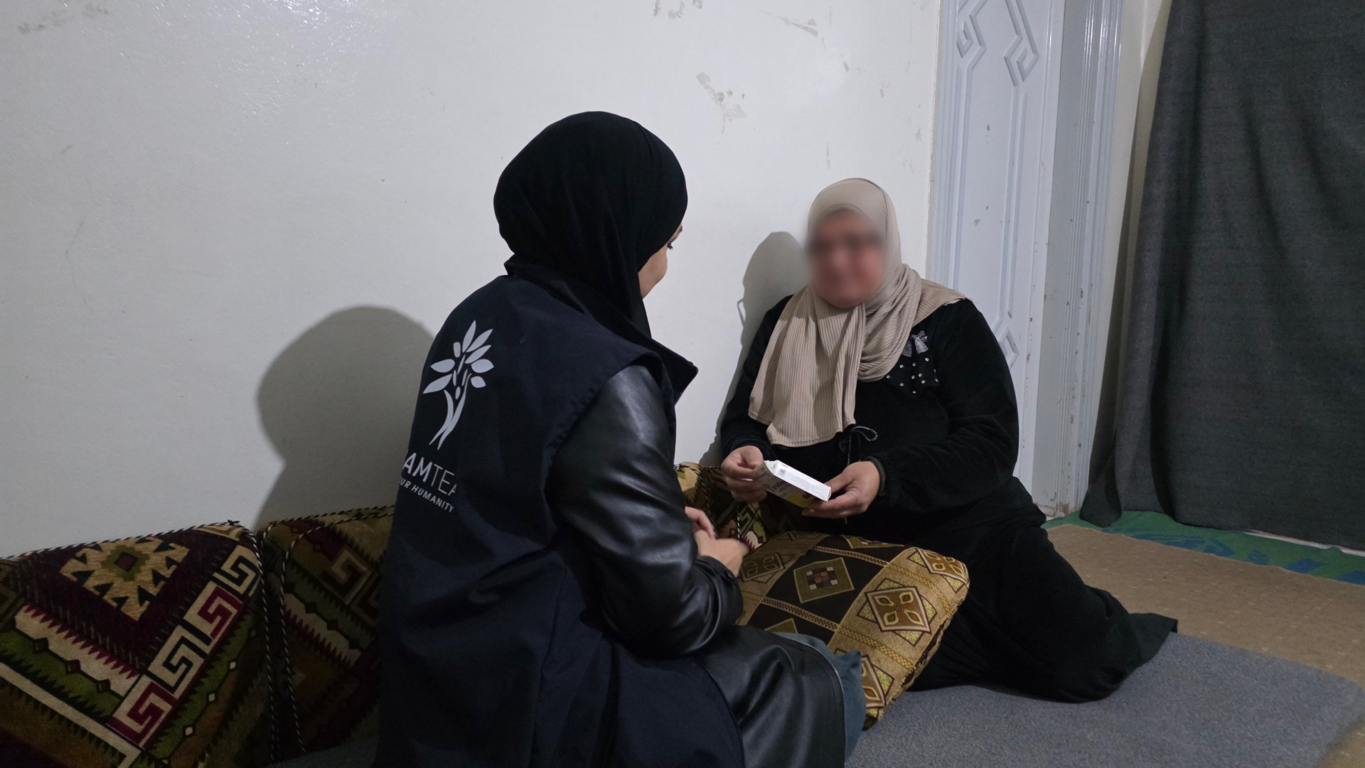 ابنةٌ واحدة تحمل عبء عائلة كاملة