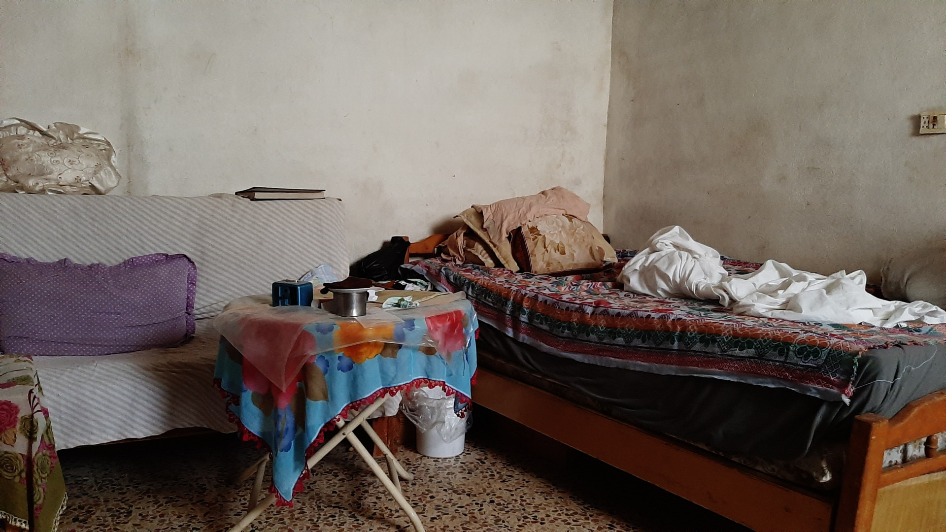 A displaced woman with no sponsor