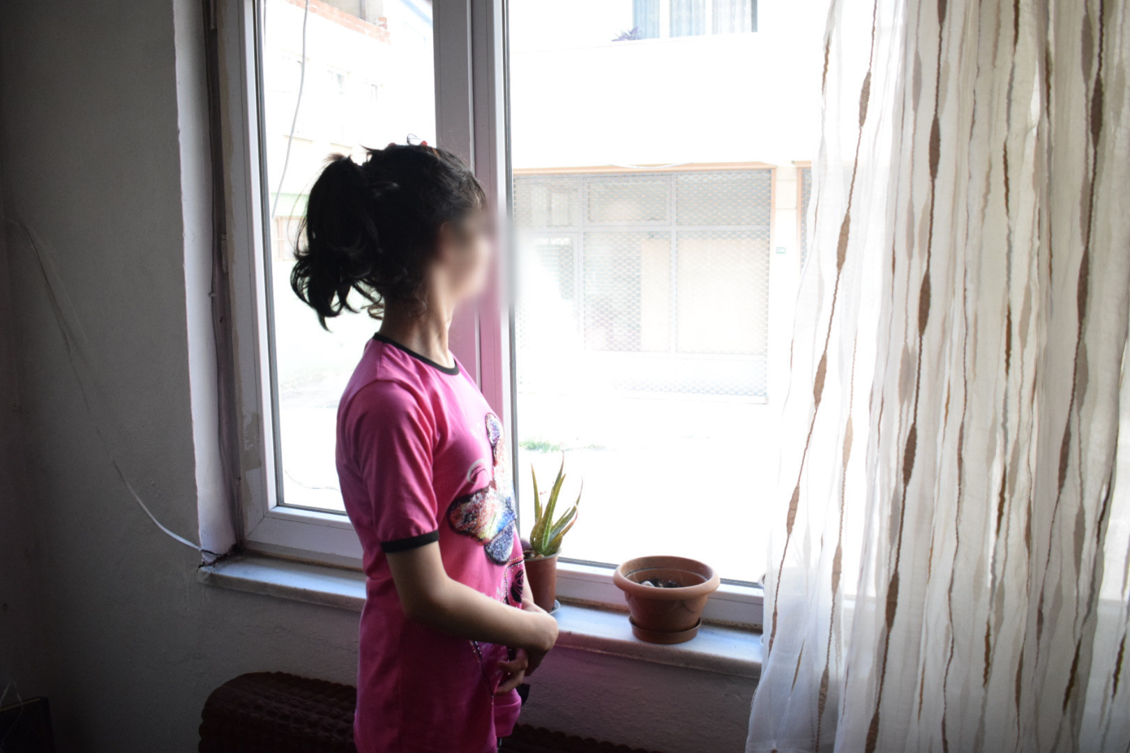 Asma'a endures poor health conditions due to a medical mistake.