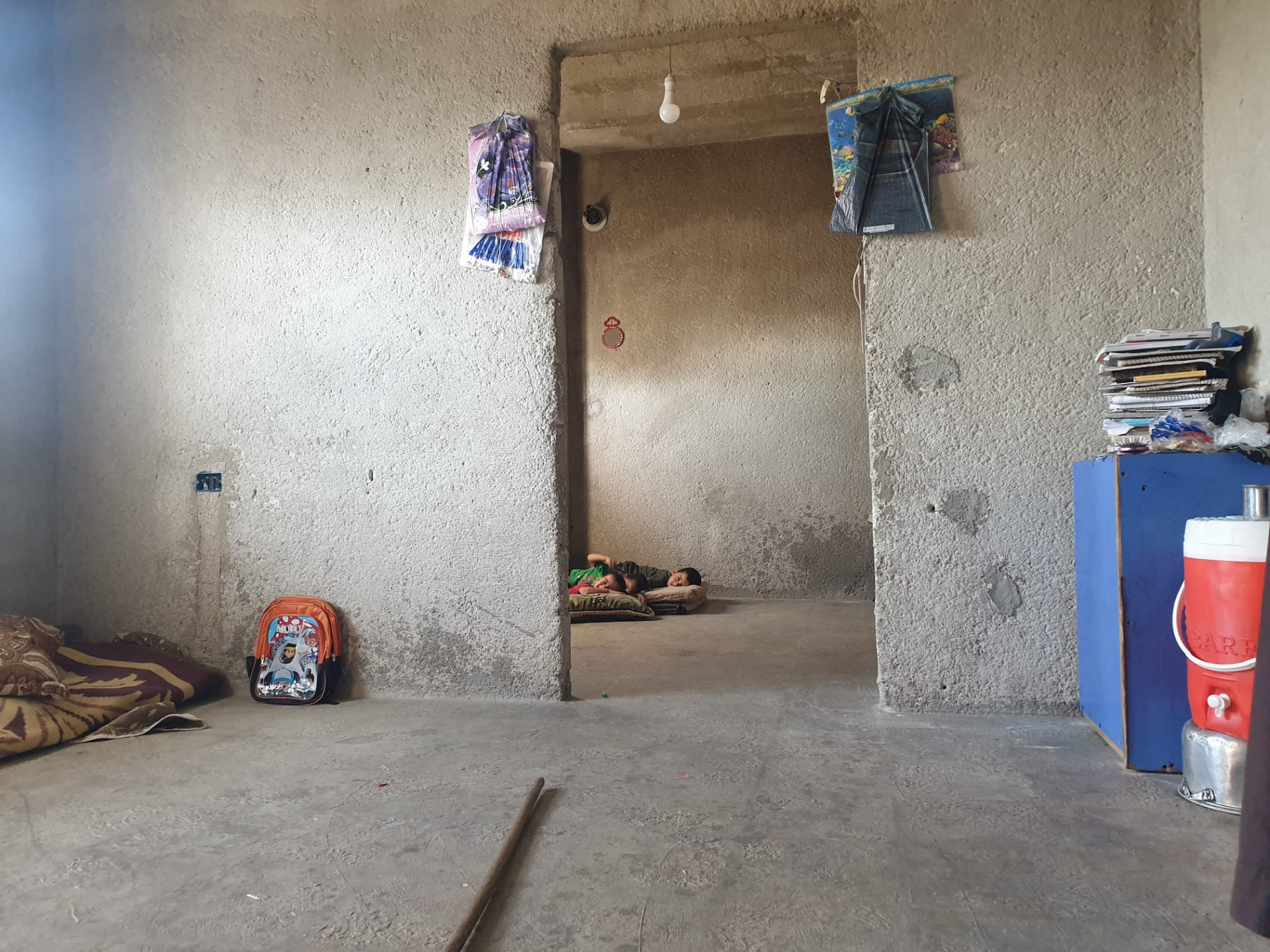 A child is vomiting blood every day, and poverty makes the situation worse!