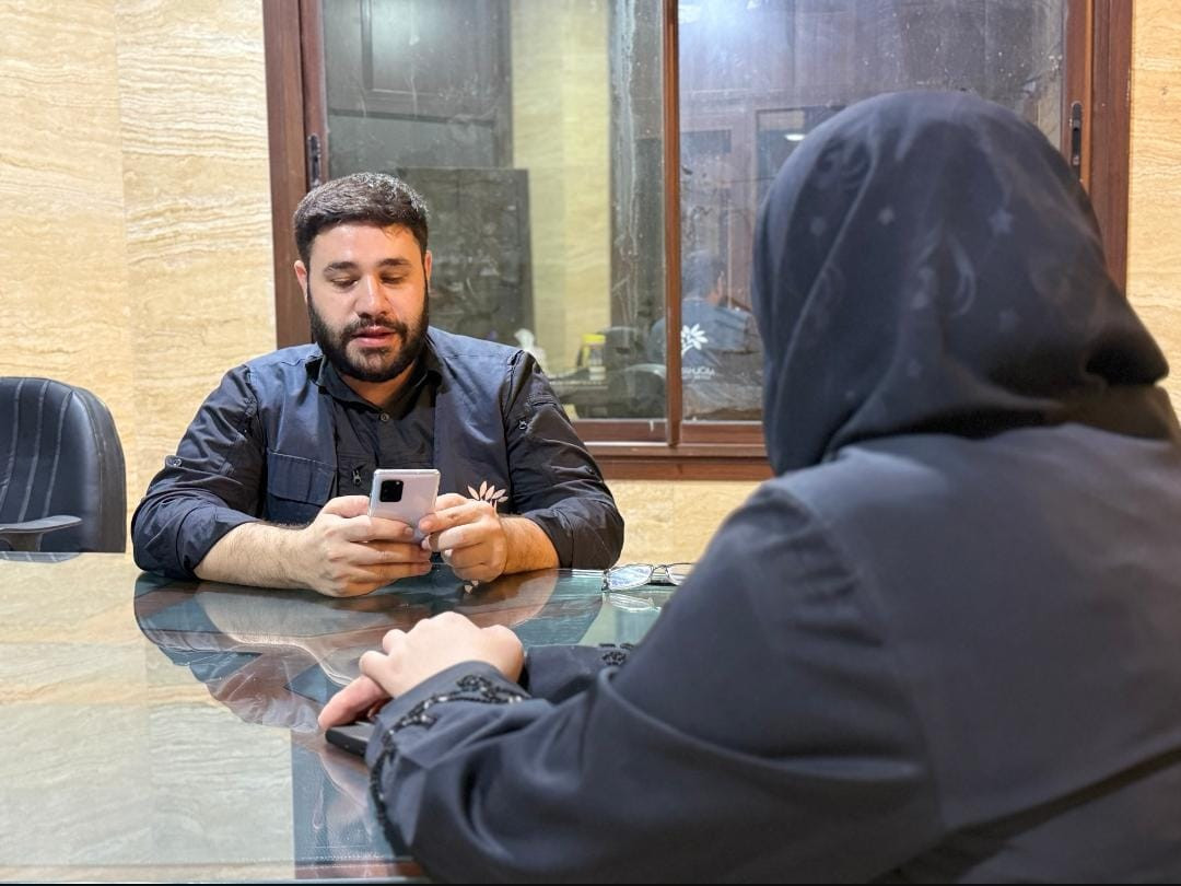 أمٌ تحملُ مسؤولية ثقيلة