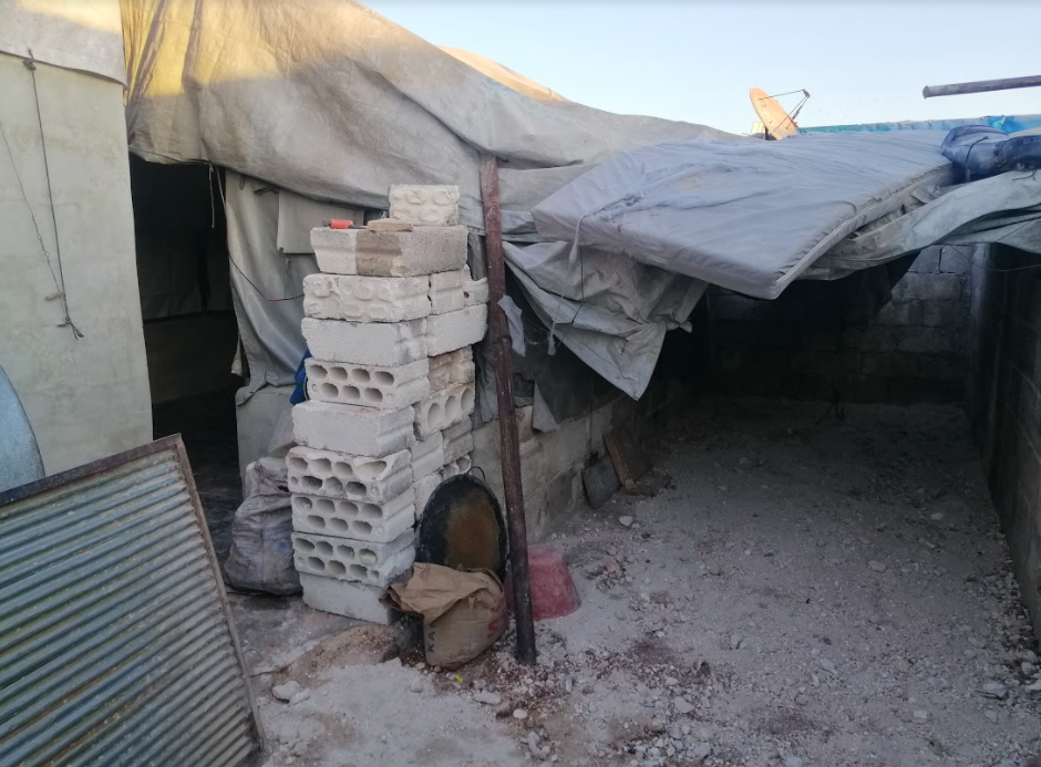 A family lives in miserable conditions.