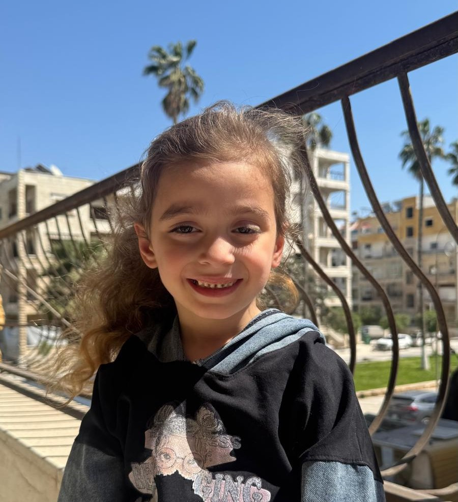 ليال تنتظر دعمكم لها ولعائلتها