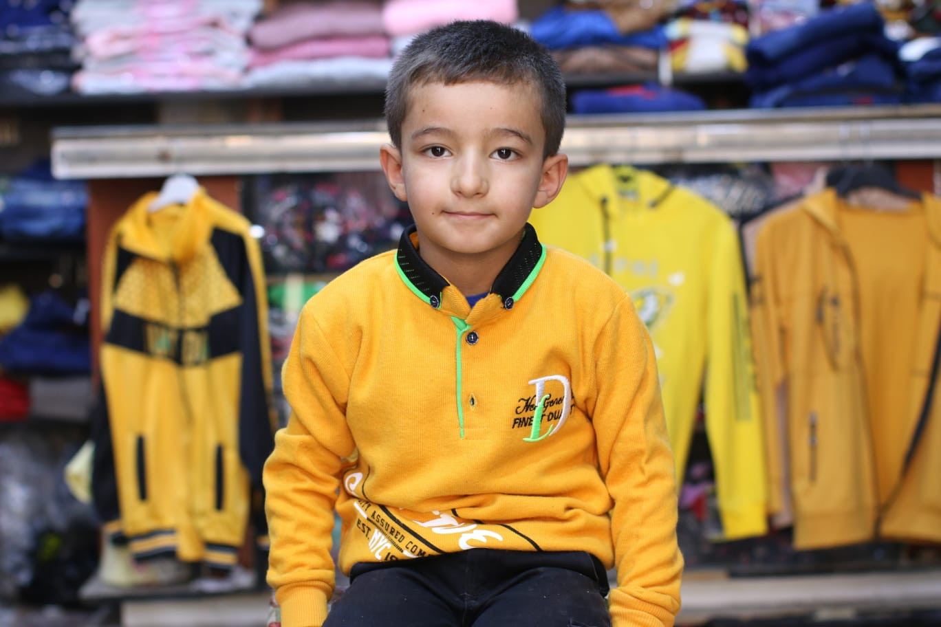 حسن طفل يتيم بحاجة كفالتكم