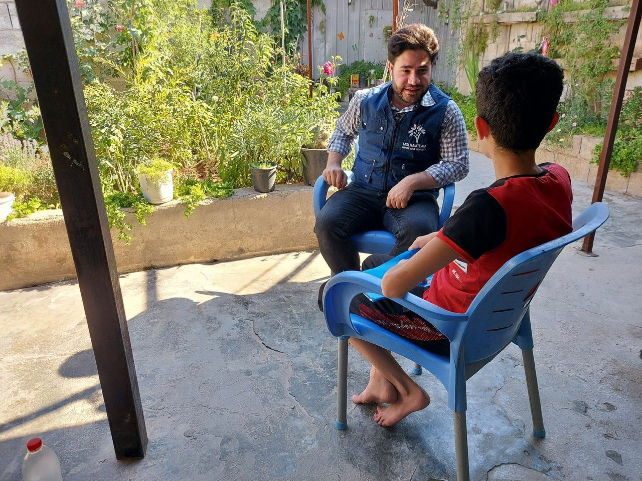 A little child suffers from chronic pains and needs urgent help