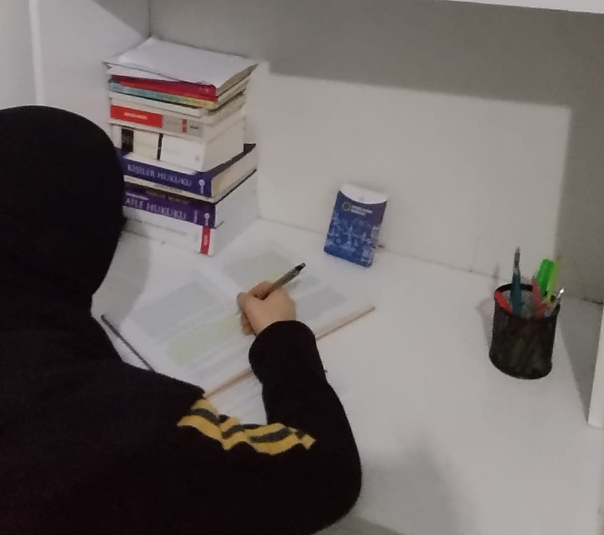 طالبة حقوق بسنتها الأولى!