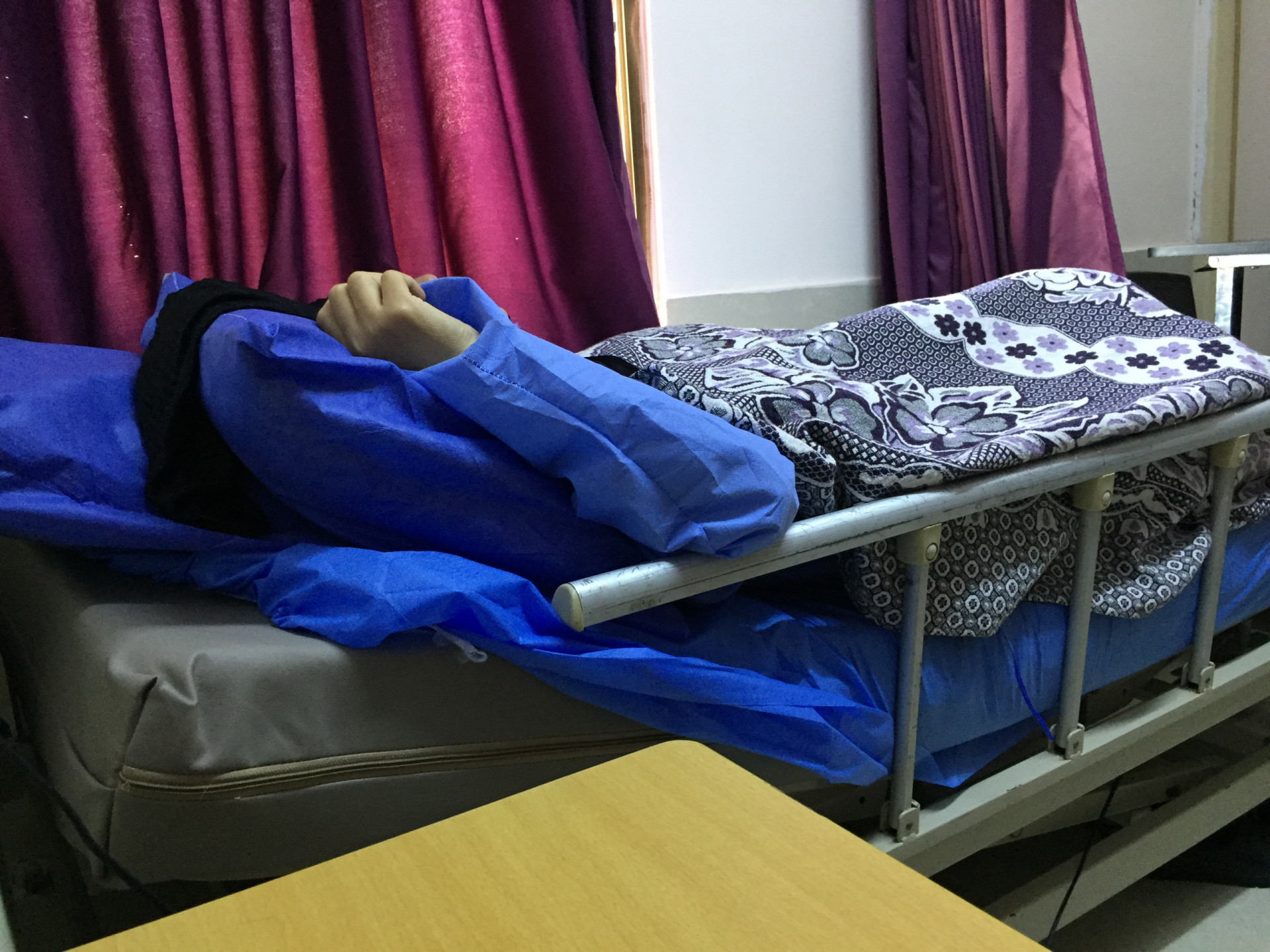 Raja'a was hospitalized and needs help to undergo the surgery