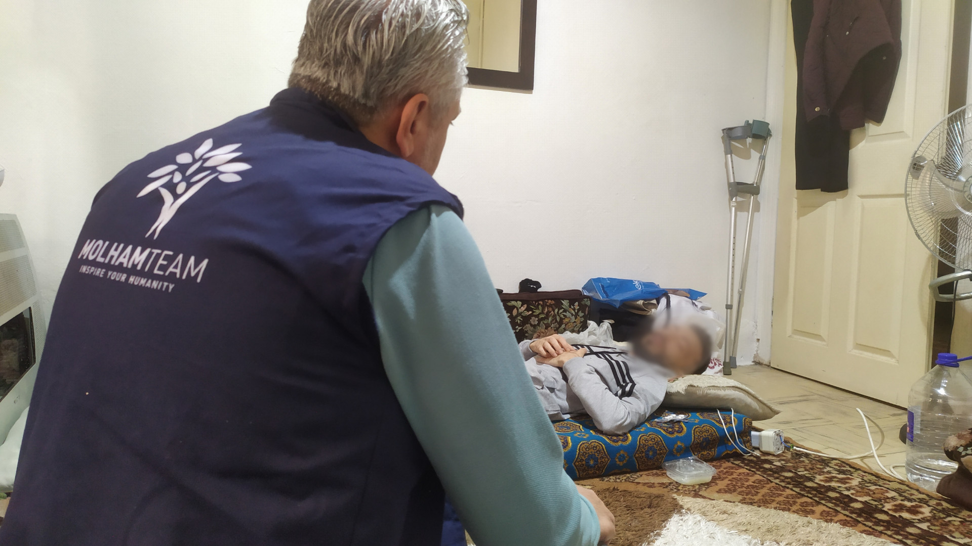 Ala got injured in the earthquake! He needs your help!