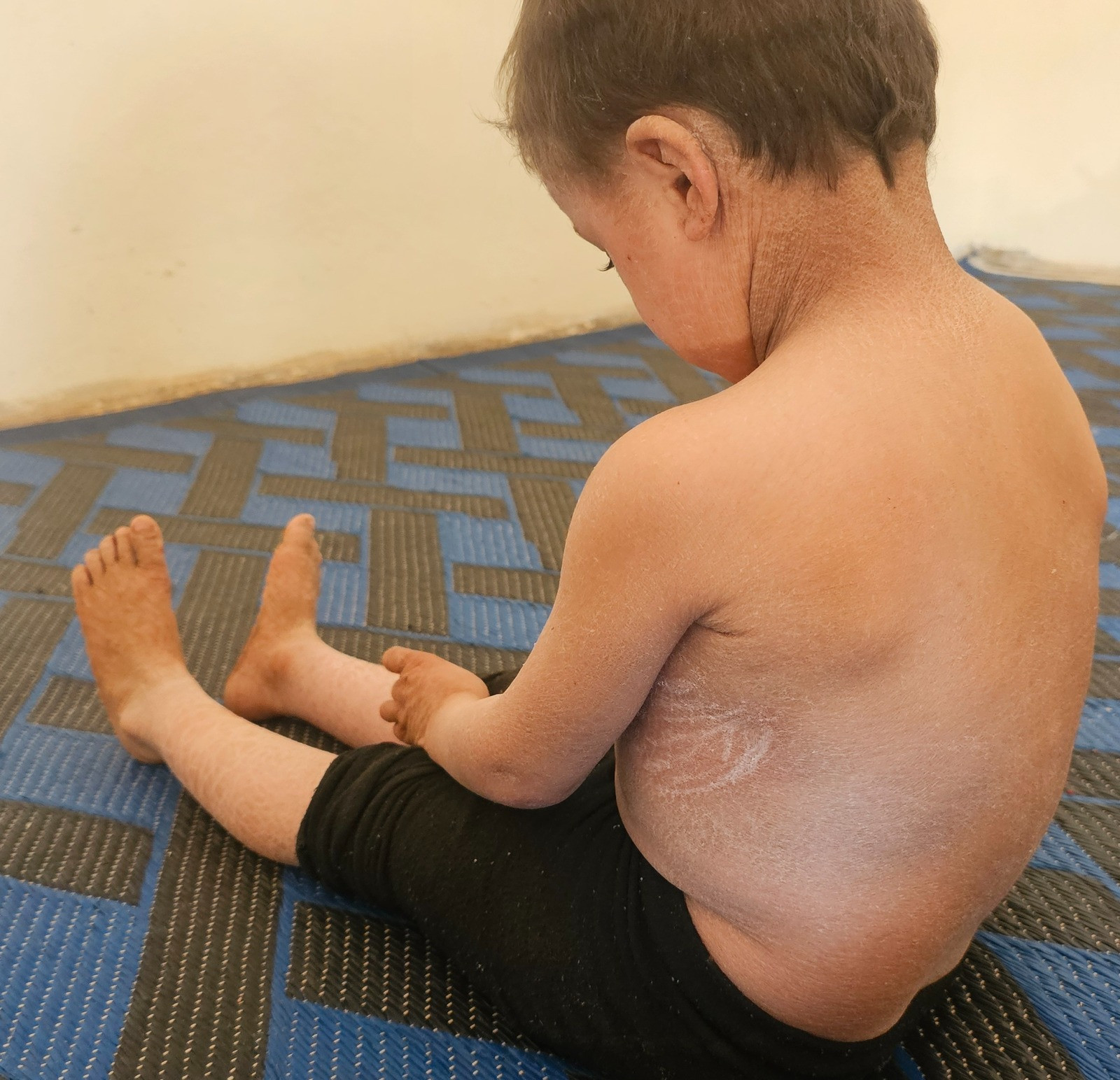 أسرة على حافة التعب