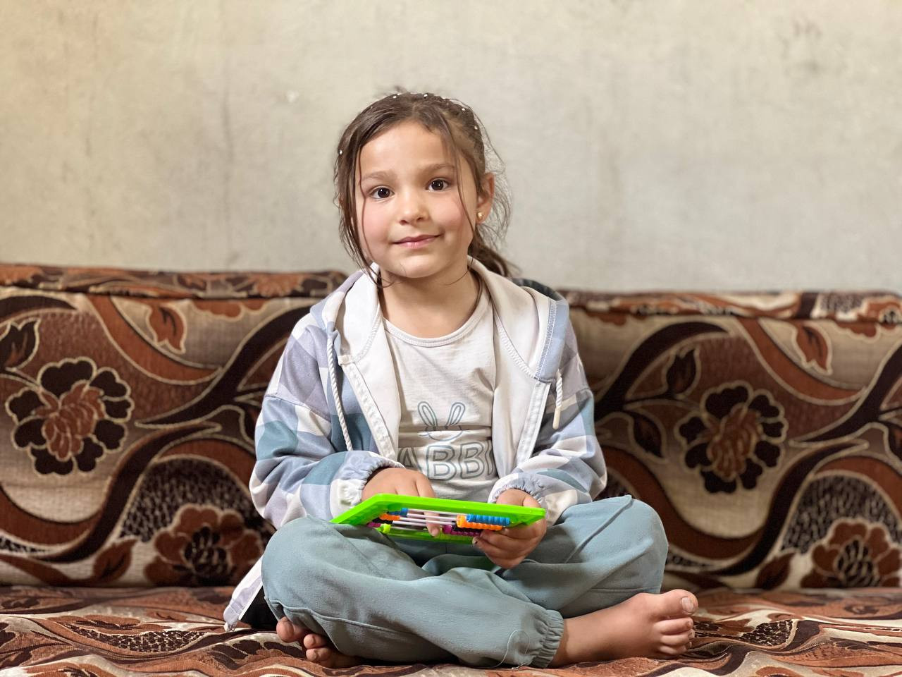 جسدها الضعيف بحاجة الى دعمٍ لينمو