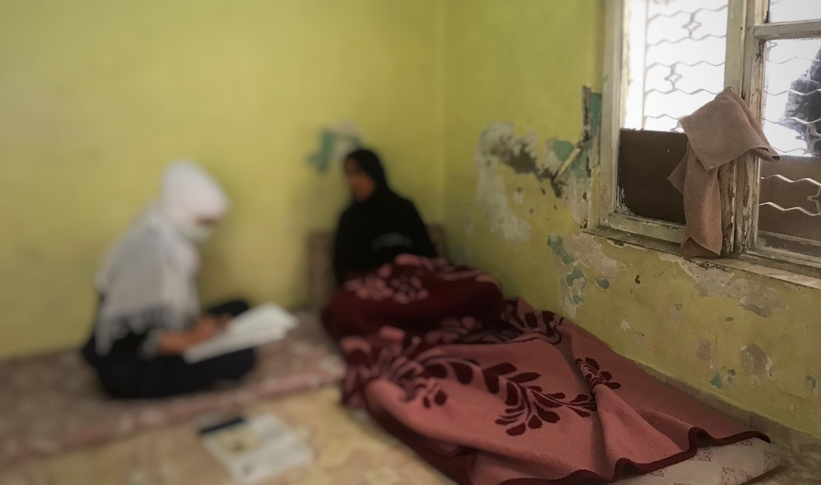 امرأة مصابة بسرطان الثدي غير قادرة على إعالة أطفالها وتوفير مصاريف العلاج