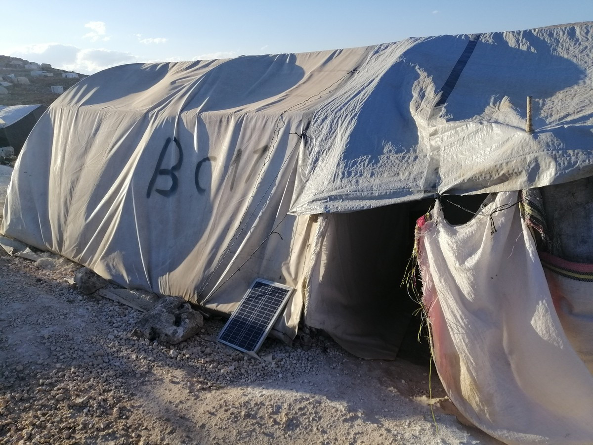 A woman lives in this tent needs your help