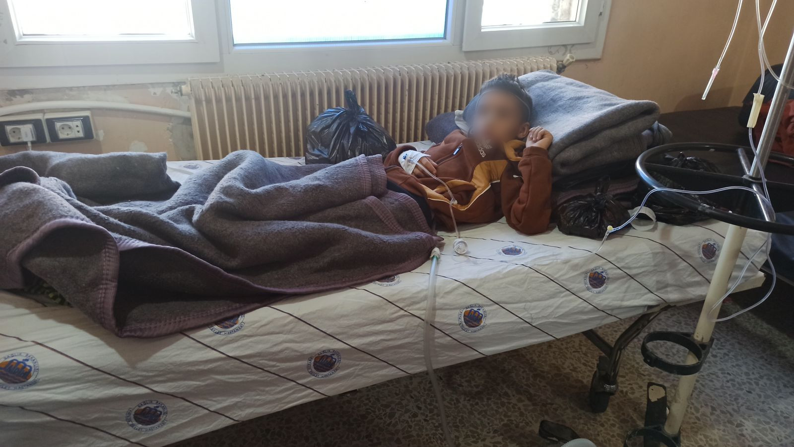 Dia'a is with a deformation and needs medical device