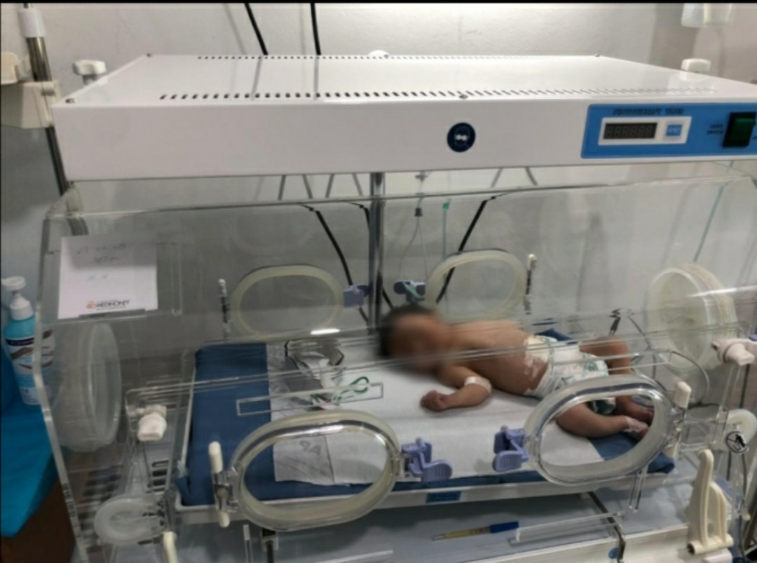 A newborn needs your support to get the treatment