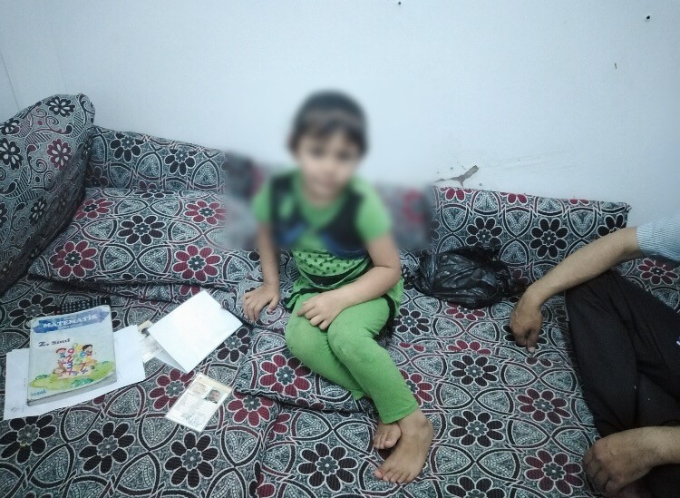 طلفلة فاقدة السمع بحاجة سماعات