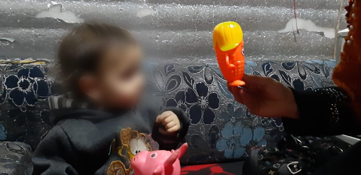 طفلة بحاجة مساعدة لاستعادة سمعها
