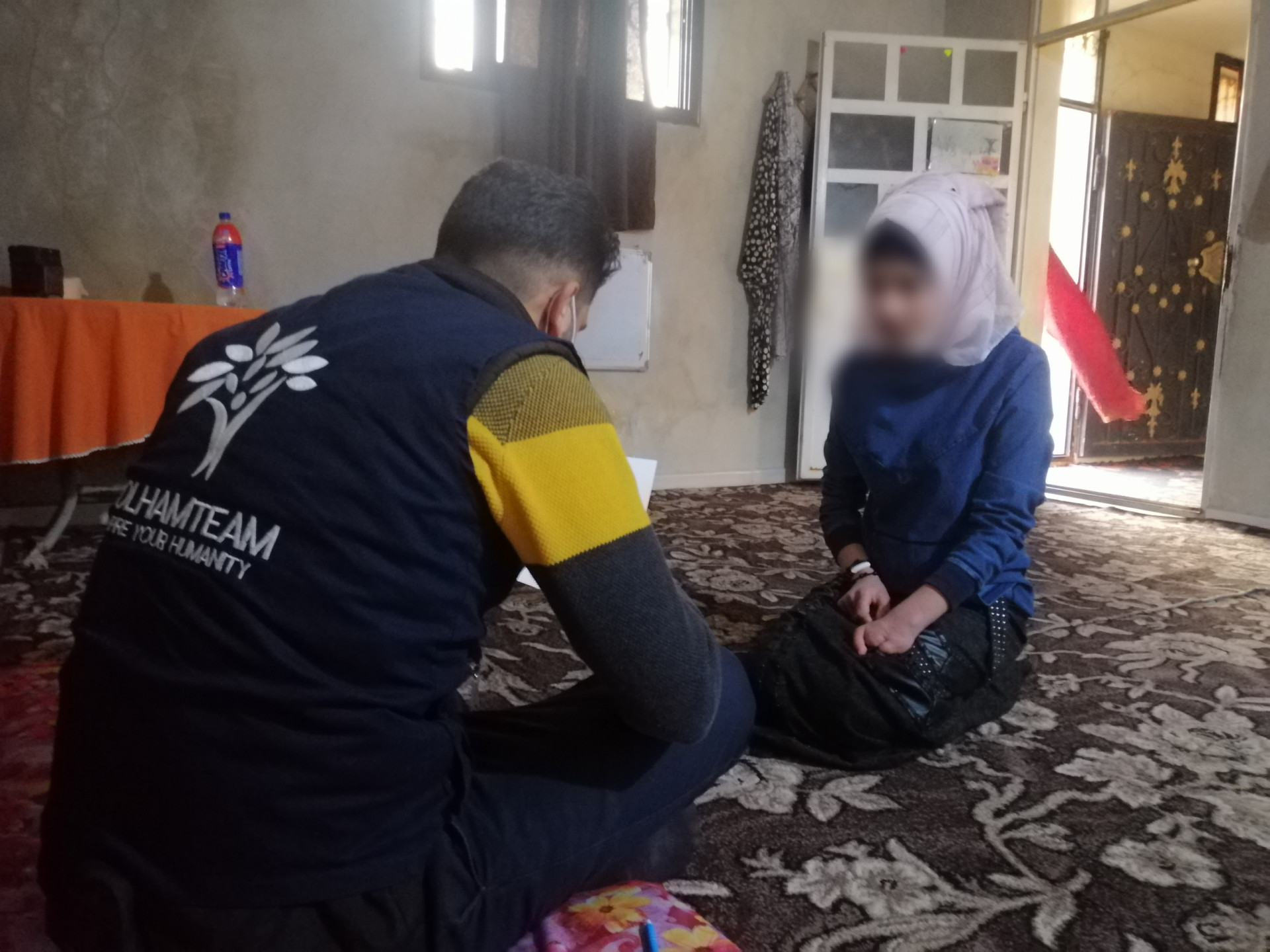 Fatima lost her four fingers and needs a prosthetic limb