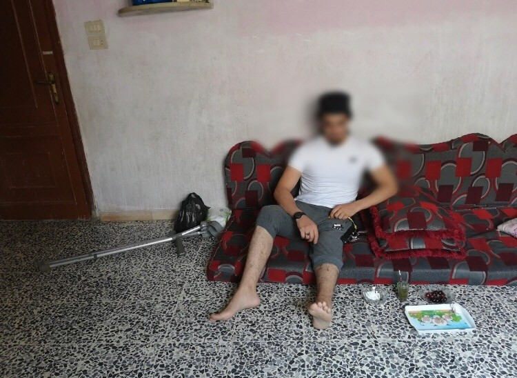 شاب أُصيب في الفخذ والساق بسبب الطيران الحربي