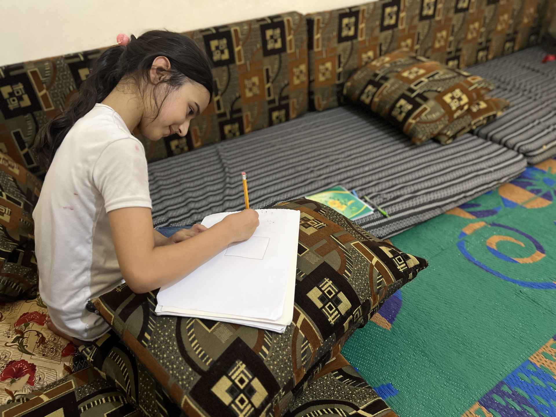 A family lives with no income and relies on aid from neighbors.