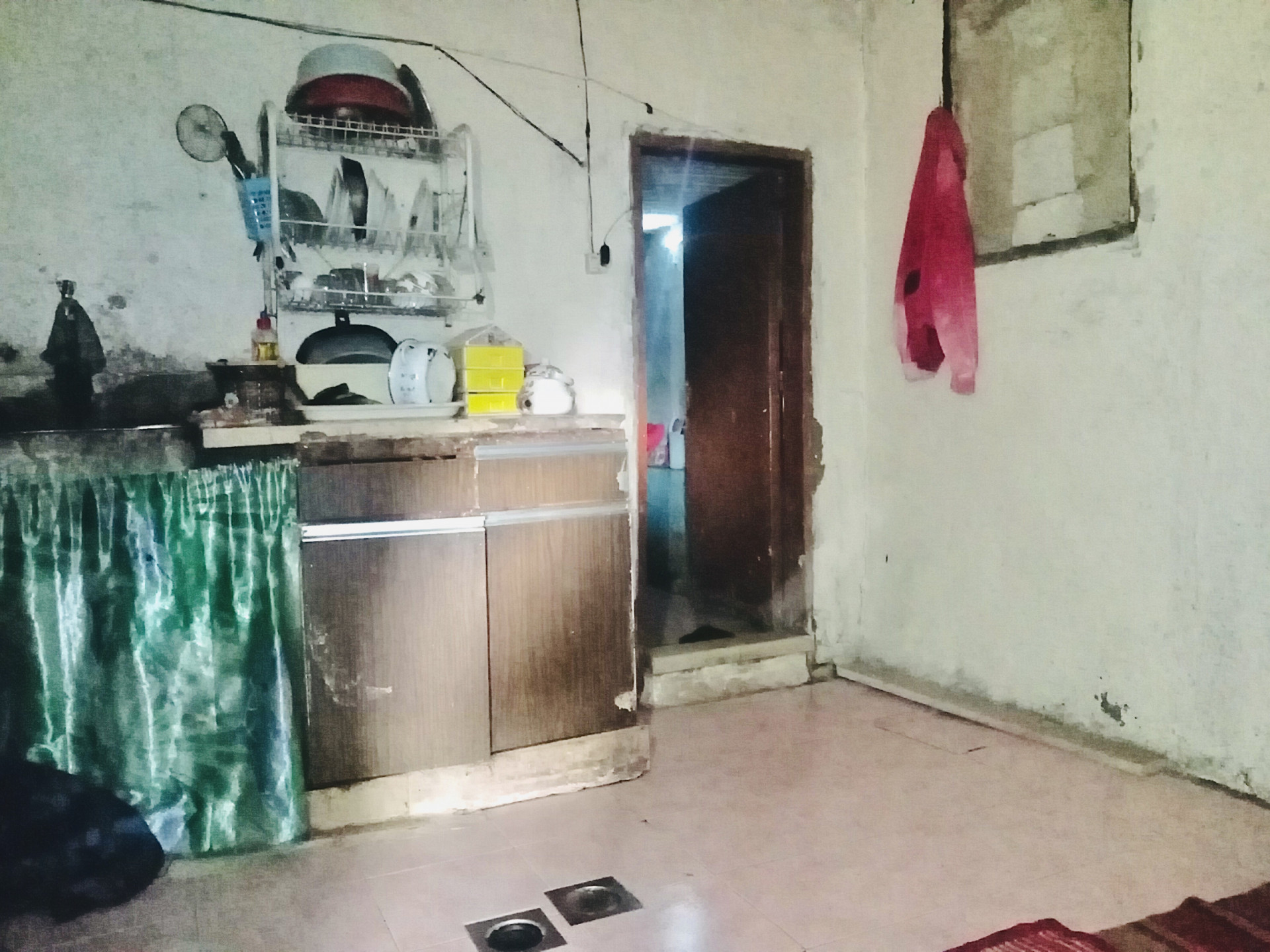 A displaced family of9 members live in one room!