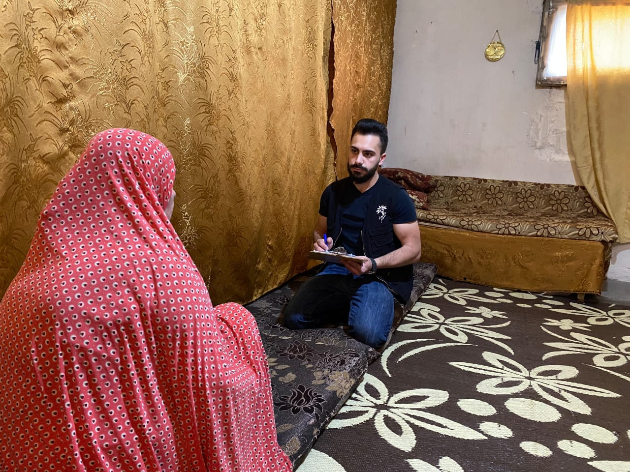 Young woman Alaa is the sole breadwinner for her helpless parents after they lost the rest of the family in the war!