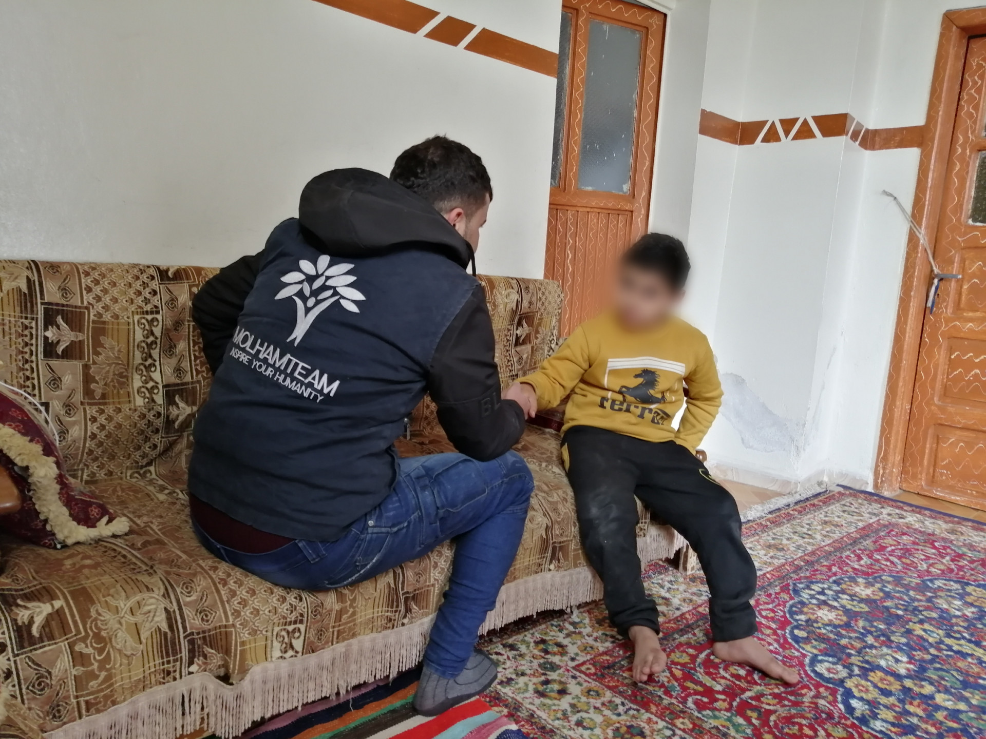 A little child who suffers from cerebral atrophy needs a wheelchair