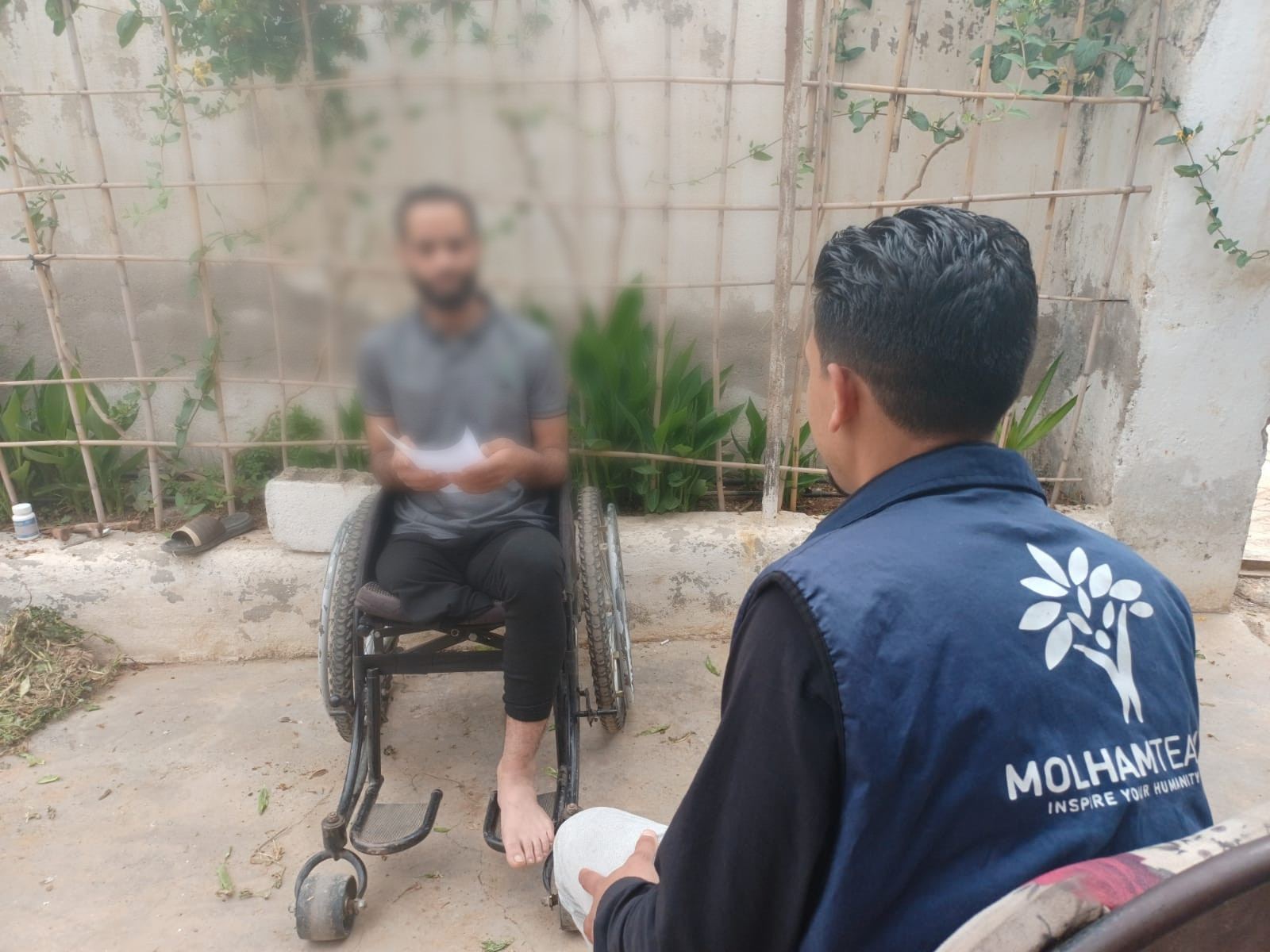 Mahmoud is suffering alone and requires immediate humanitarian aid.