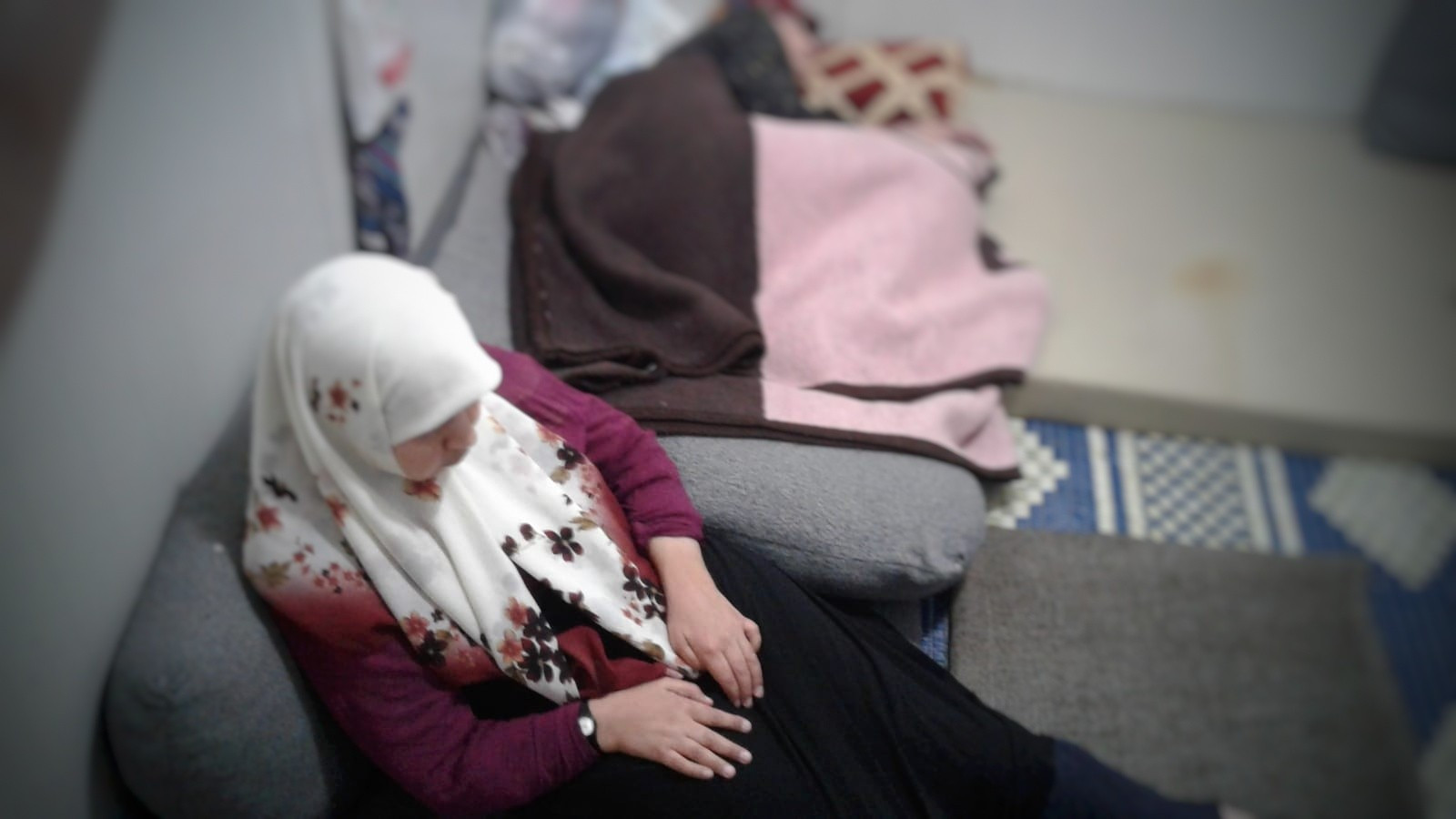 Two sick ladies live in a caravan without a breadwinner!