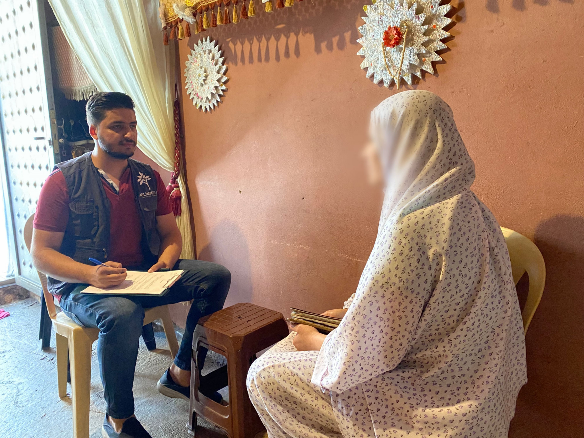 Ahlam and her family are poor and need your help