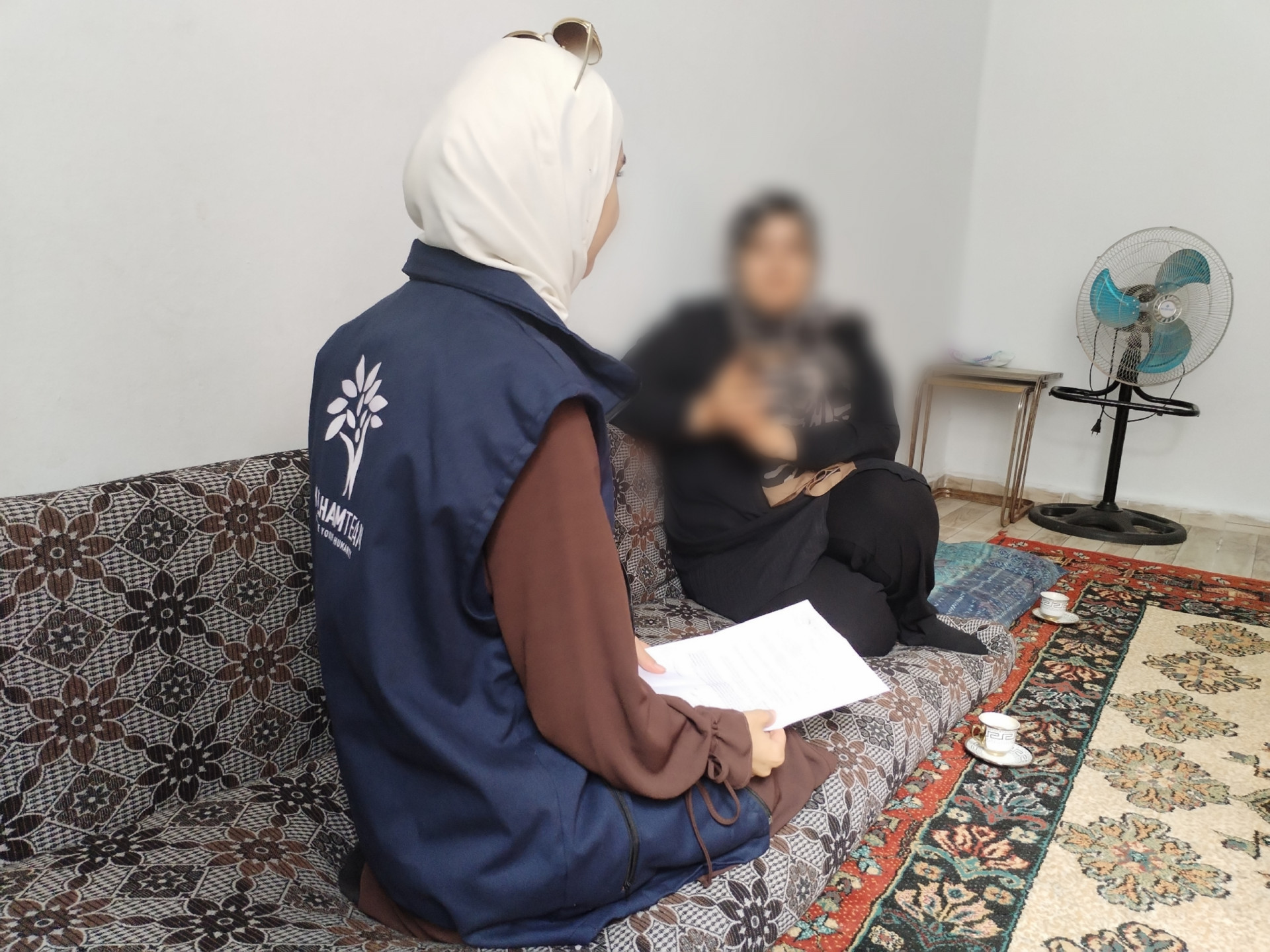 A mother and her four young daughters desperately need your support!