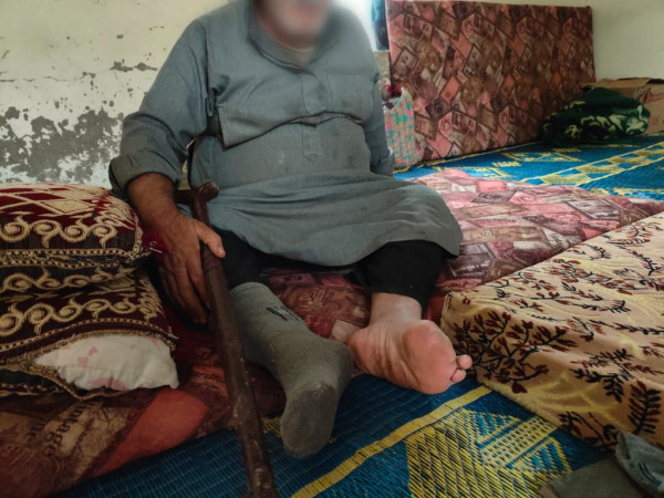 معاناة بين الركام والمرض