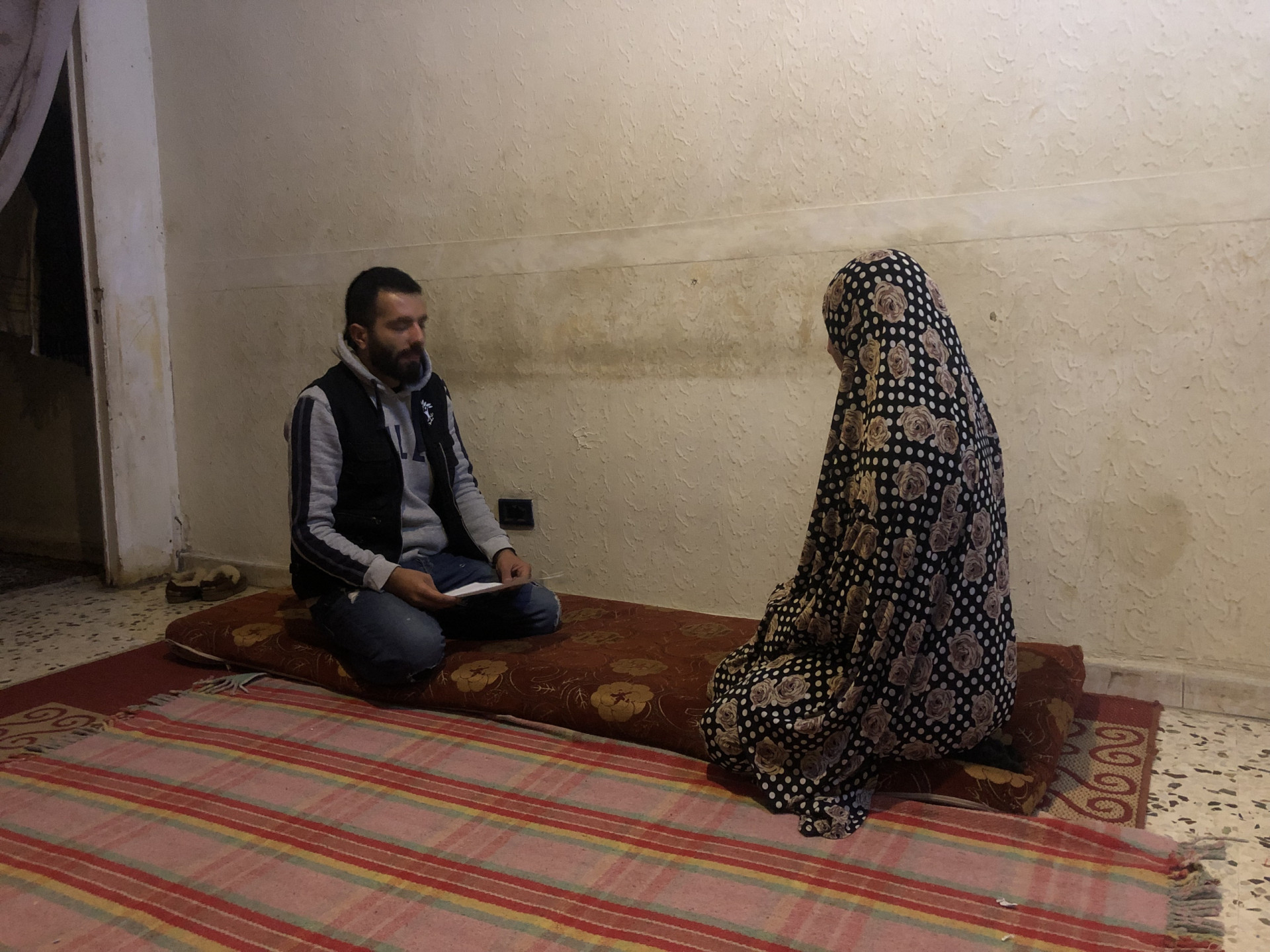 سبعة أفراد يعيشون أسوأ أنواع المعاناة