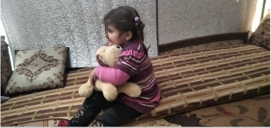 Hiba est une petite orpheline de la ville de Lattakia
