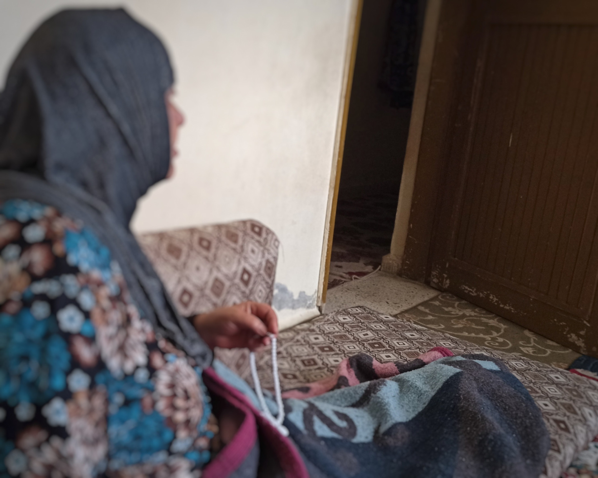 الخالة صبحية بوضع صحي ومعيشي سيء بحاجة مساعدتكم لإجراء عملية قلب