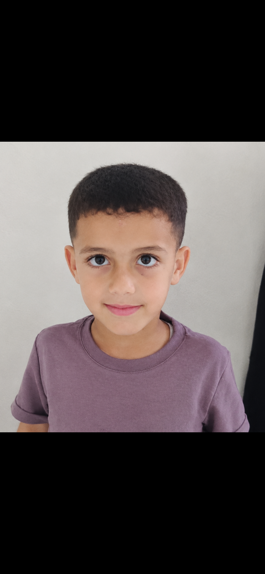 يتيمٌ يحلم رغم قسوة الحرب