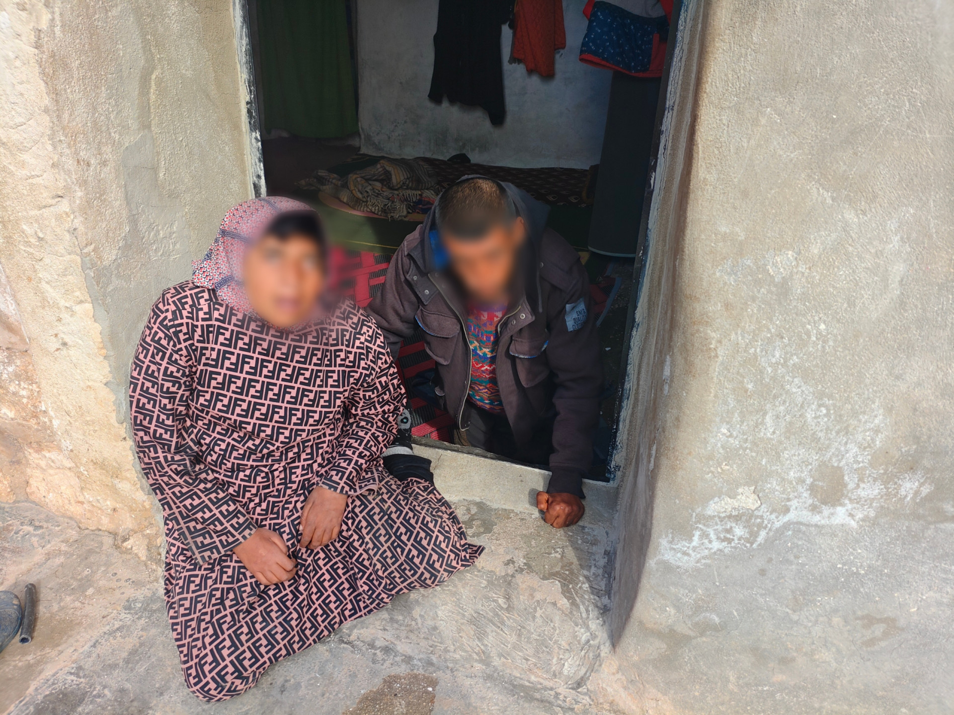 أمٌّ لثلاثة أطفال مرضى