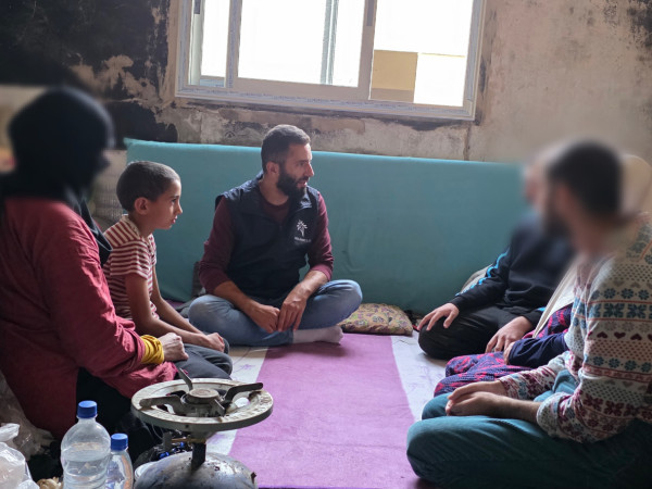 أطفال مرضى وبيتٌ متهالك