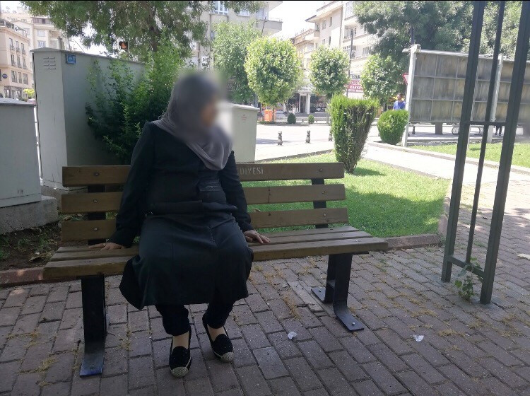 سيدة تعاني من سرطان الثدي وانتشر المرض في كافة جسدها