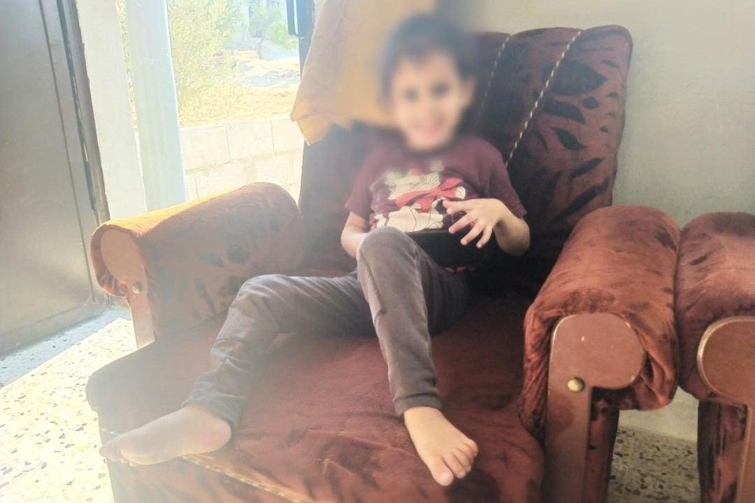 طفلة مُصابة بطيف توحد أغلب وقتها وحيدة بحاجة مساعدتكم
