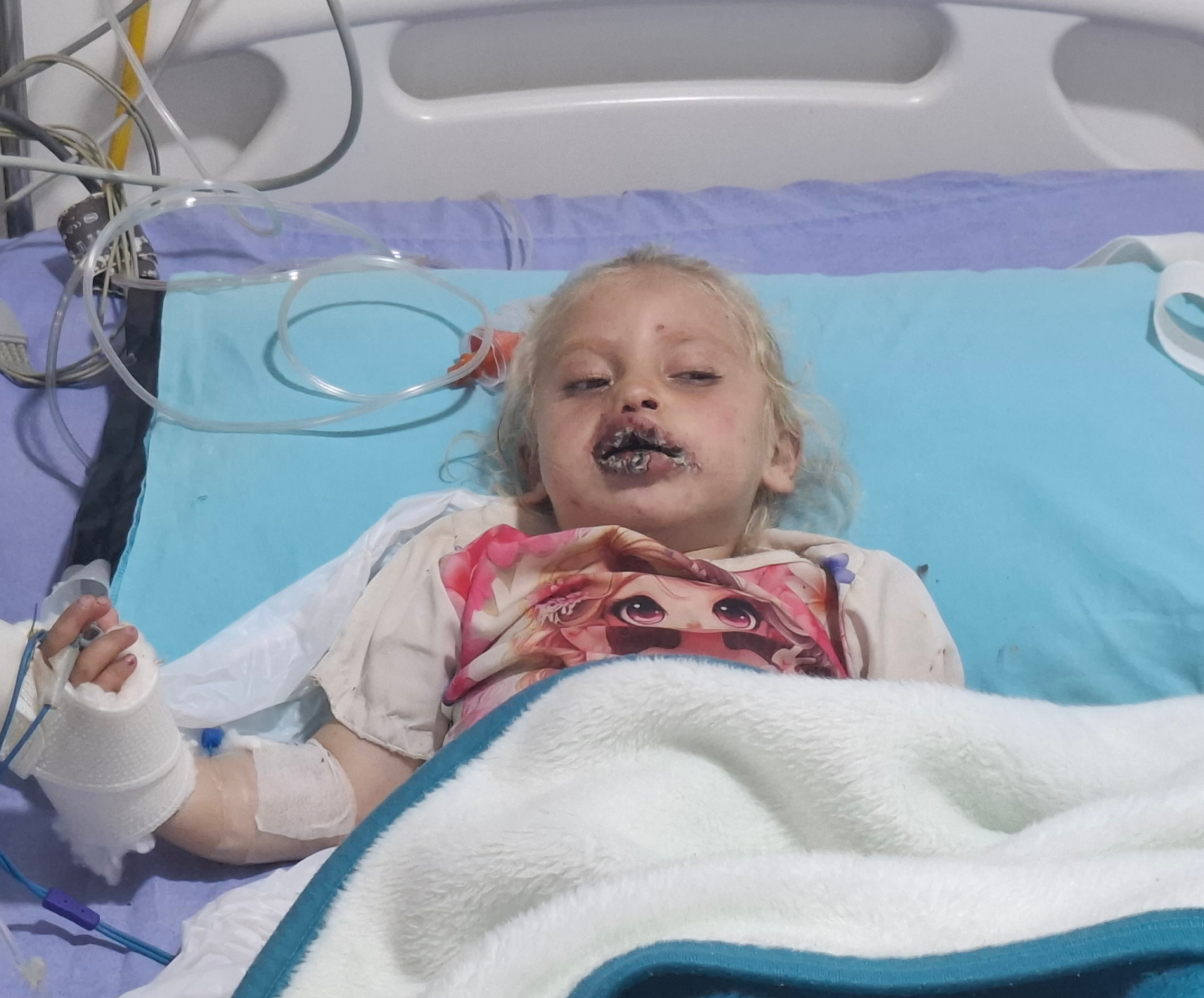 Hiba is fighting pain in silence!